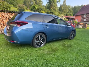 Toyota Auris 1.8 hybrid kombi - 4