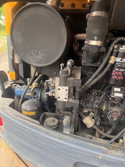 Minibagr Kolový bagr Hyundai 5,5t - 4