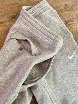 NIKE tepláky chlapecké, velikost M - 4