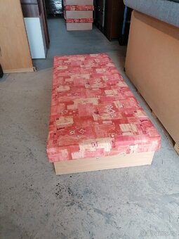 Válendy s úložným prostorem, postele zadáno - 4