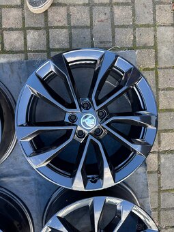 ORIGINÁL Alu Škoda Procyon R18, 5x112 - TOP STAV - 4
