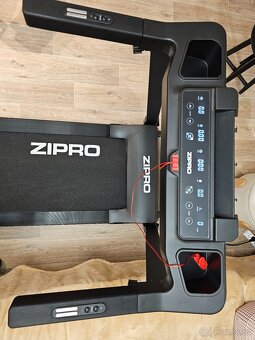 Skládací běžecký pás Ramble s nastavením náklonu - 4