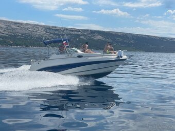 Prodám kajutovou loď Rinker 242 Fiesta vee - 4