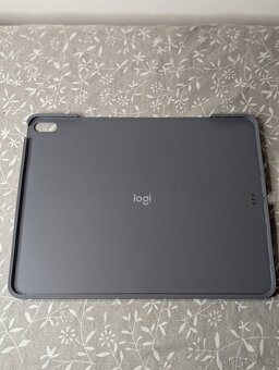 Logitech Combo Touch s DE klávesnicí pro iPad air13 - 4