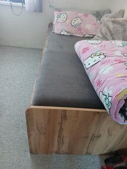 Postel se šuplíkem - 4