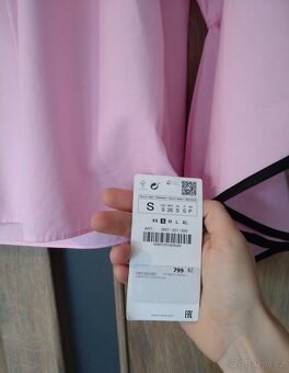 Růžová halenka se spadlými rameny značka Zara - 4