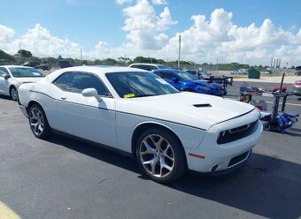 Dodge Challenger 3.6 V6 - díly - 4