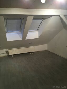 Pronájem prostorného podkrovního pokoje - volný ihned - 4