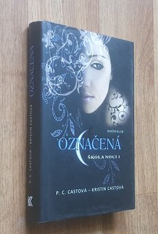 Prodám knihy od spisovatelky kniha od: Kristin Cast & P.C. C - 4