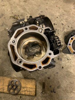 Prodám díly z motoru KTM LC4 620 (kompletní rozebraný motor) - 4