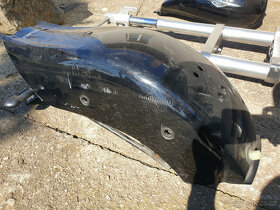 Prodám náhradní díly suzuki M 800 intruder, od r. v. 2005 - 4