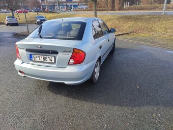 Hyundai Accent - 4