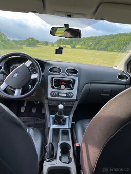 Ford Focus 1.6 hatchback - 4