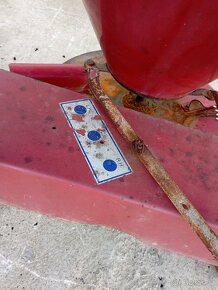 Rozmetadlo průmyslových hnojiv - 4