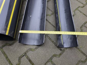 Žlaby plastové 2 ks, ochranné potrubí 1 kus - 4