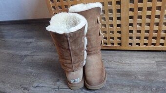Hnědé vysoké kožené válenky UGG v.38 - 4