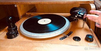 Skříňový gramofon s radiem - 4