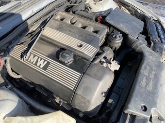 BMW E46 325i Náhradní díly - 4