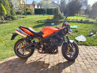 Triumph Street Triple R - 4