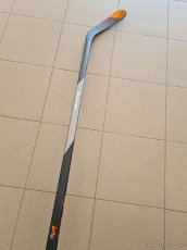 Dětská hokejka Easton V1E, pravá, 50 flex - 4