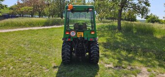 Traktor John Deere 2320 - 4