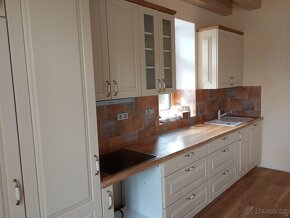 Jídelní koutek plus kuchyň - 4