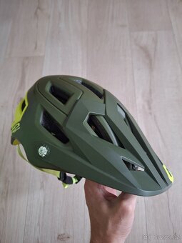 ✅ R2 cyklo prilba - 4