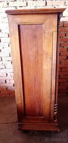 Starožitná skříň s hudebními motivy - 4