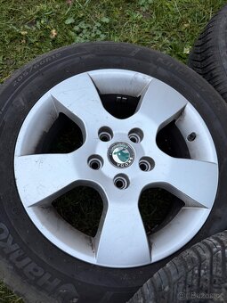 Celoroční originál Škoda alu kola 5x112 205/60R15 - 4