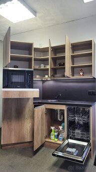 Moderní a plně vybavená rohová kuchyňská linka na prodej - 4