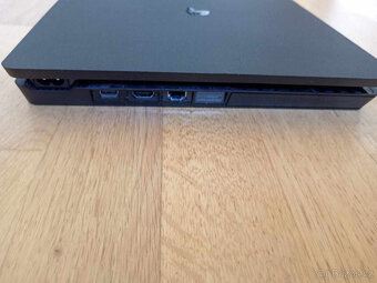 ps4 slim konzole - 4