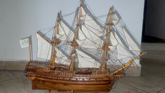 Dřevěný model historické lodě St. Géran 1736 - 4