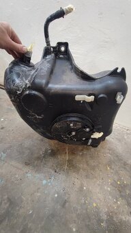 Nádrž na adblue na Škoda Superb 3, VW passat - 4
