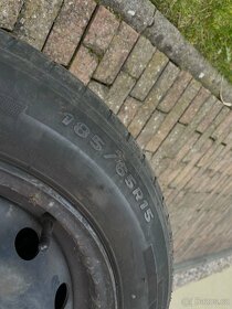 Plechové disky 4x100 15 s letním pneu 185/65 R15 - 4