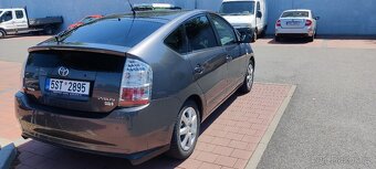 Toyota Prius - 4