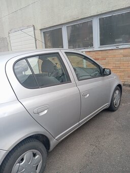 Toyota yaris 1.3,rok 2000, klima,naj 197 000km - 4