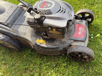 Prodám sekačku s motorem Motor Briggs & Stratton 675 /190cc - 4