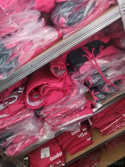 Bundy, mikiny, trička, čepice a magnety pro rozvoz foodora - 4