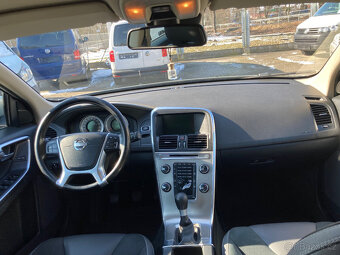 Volvo XC60 2,0 D4 5VÁLEC 120KW MAN 2WD NAVI ČR SPZ SERVISOVA - 4
