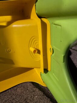 Dětská klouzačka s vodotryskem - 4