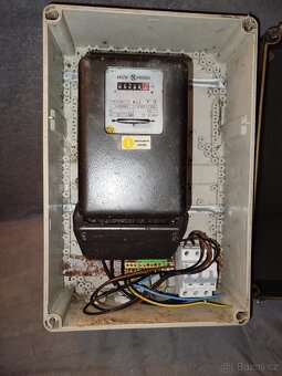 Podružný elektroměr s jističi, do garáže, ... ČB - 4