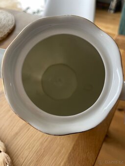 Stará porcelánová konvice - 4