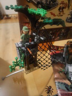 Prodam Lego Indiana Jones 7625 - 4