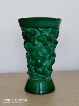 MALACHITOVÁ JADE VÁZA CCA 1930 - KRÁSNÝ PLASTICKÝ DEKOR - 4