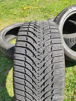 Prodám sadu zimních pneu Kumho Wintercraft 215/45 R16 - 4