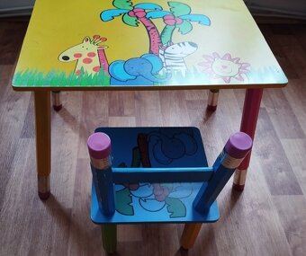 Dětský stoleček se židličkou s motivem pastelky - 4