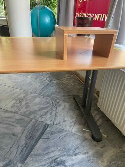 Velký kancelářský stůl 200×100 cm, ergonomický — Přerov - 4