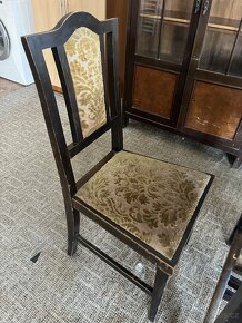 Starý nábytek, starožitnost. - 4