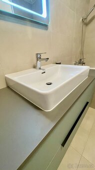 Umyvadlo Laufen, Baterie Hansa Twist a Sifon Alca - 4