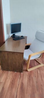 Stůl s velkou pracovní plochou - 4